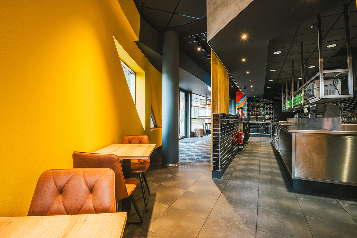 Nieuw ondernemersduo opent Burger Business in Almer