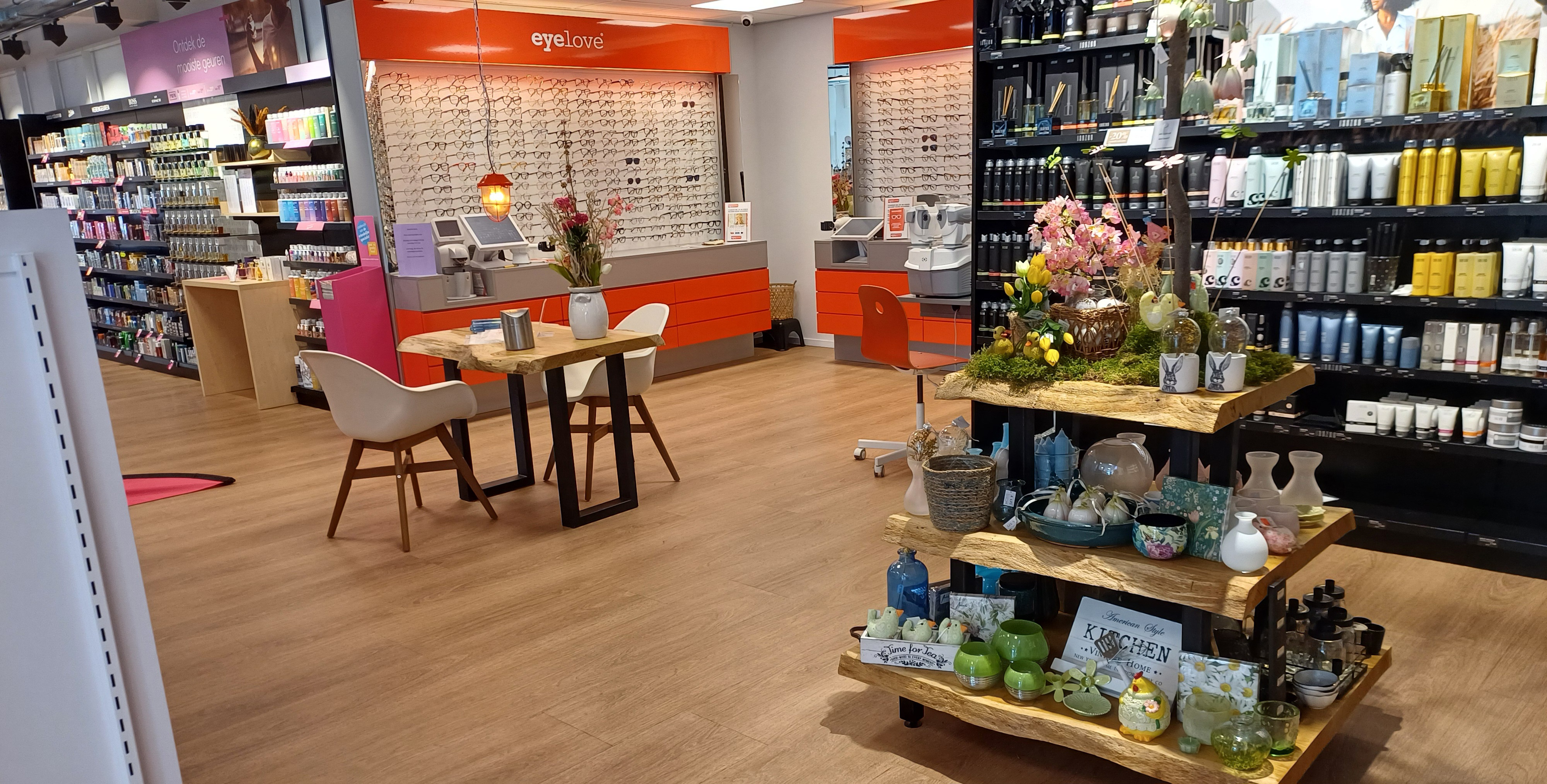 DA Reusel Markt 28 van binnen