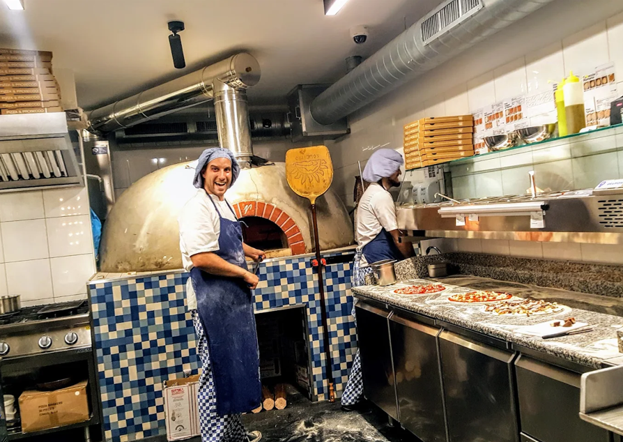 Ter overname in het centrum van Arnhem bij De Pizzabakkers