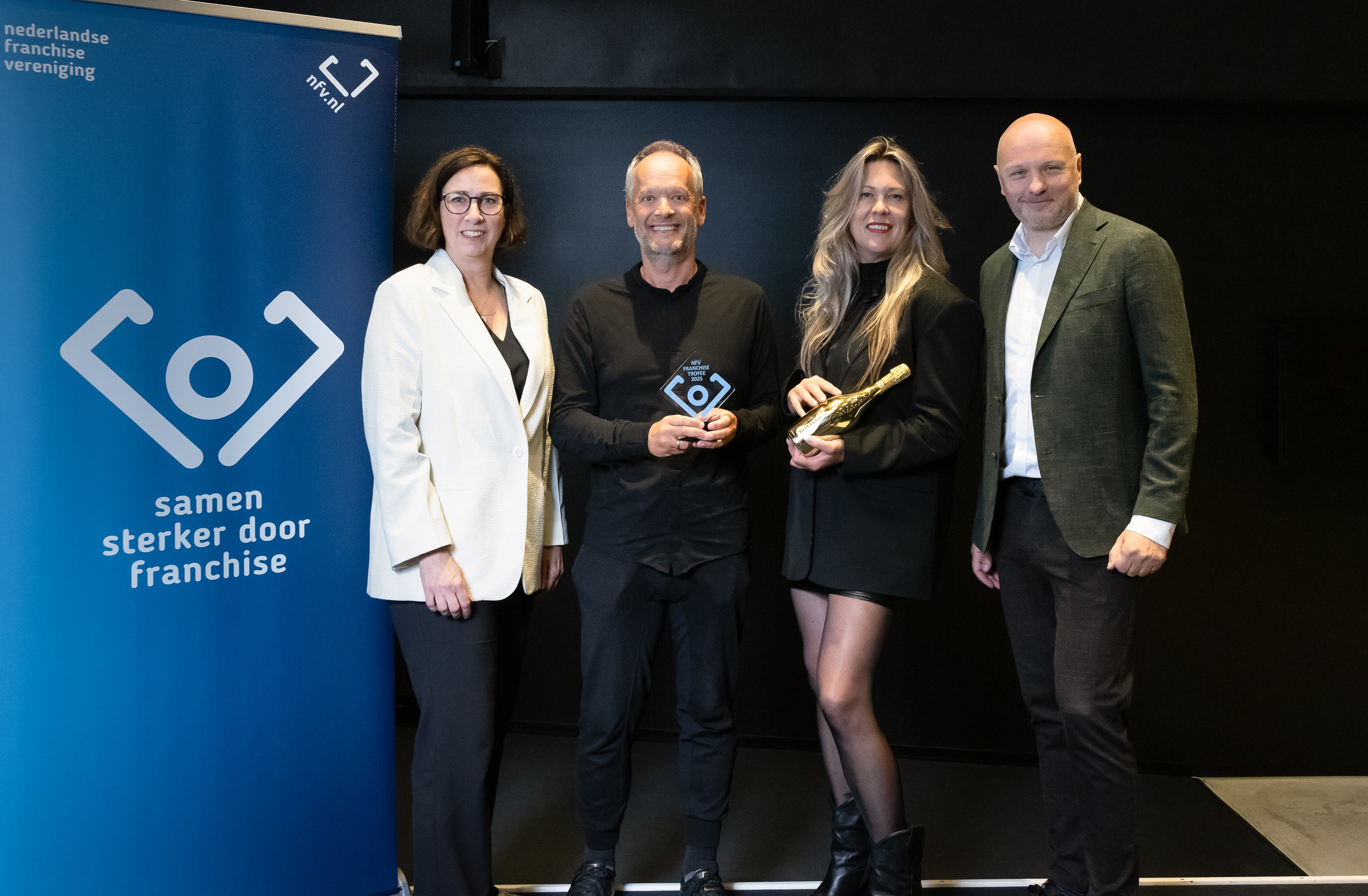 Charlotte Oude Reimer, directeur NFV – Dimitri Last, eigenaar Hizi Hair – Barbara Gobius du Sart, Franchisedirecteur Hizi Hair – Boris van der Ham, voorzitter NFV