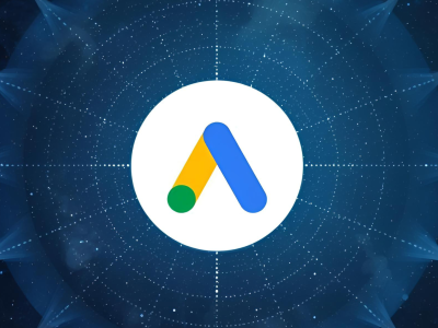 Logo van Google Ads op een achtergrond met een sterrennacht-thema.