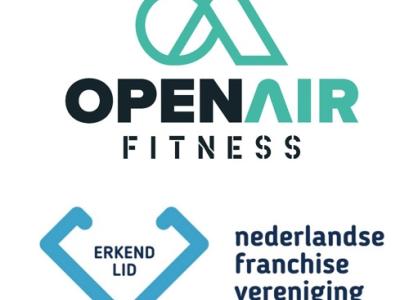Logo van Open Air Fitness boven logo van de Nederlandse Franchise Vereniging met de tekst Erkend Lid.