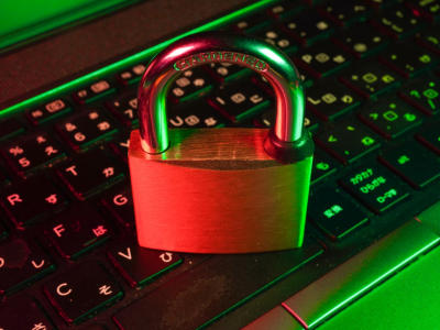 Padlock op keyboard