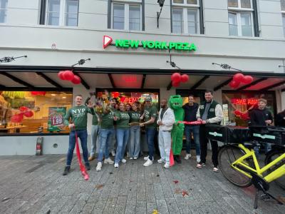 Een fantastische mijlpaal voor ondernemende New York Pizza-duo! 